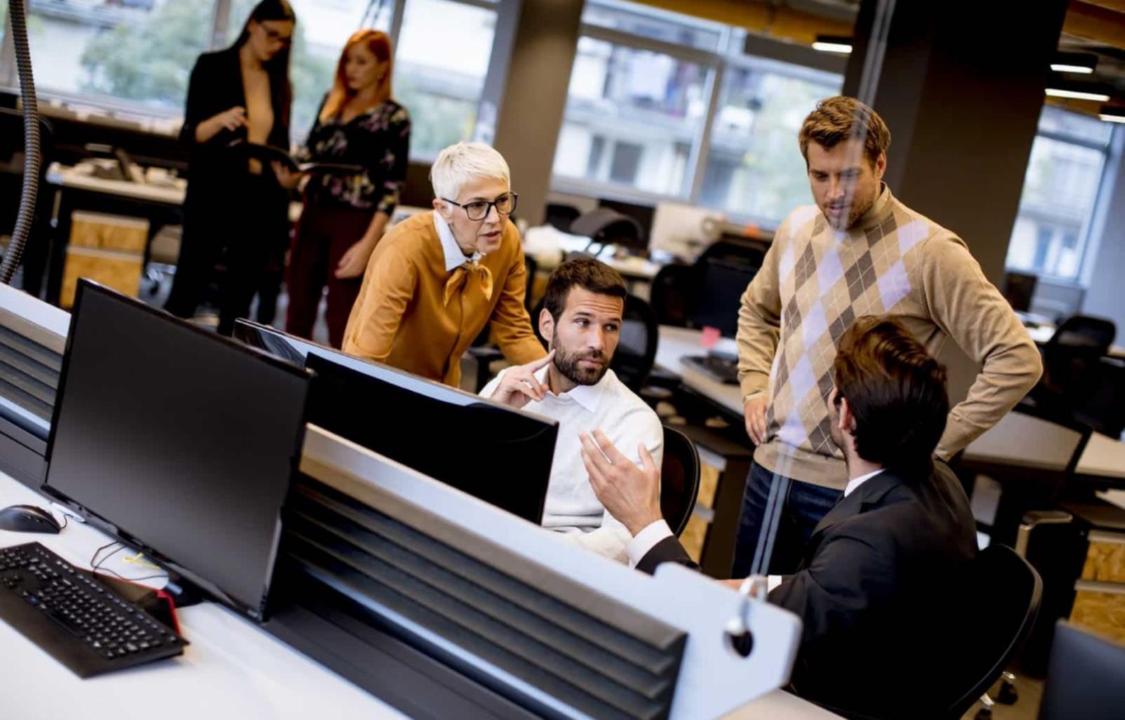 Estudiante trabajando en ejercicios de reflexión personal